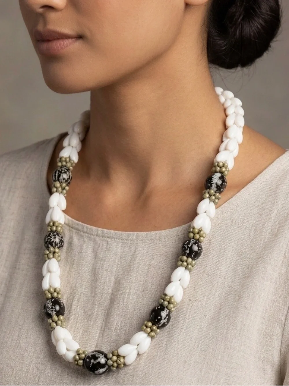 Genuine Hawaiian lei white bubble shells and polished black and brown kukui nuts - Picture 1 of 3